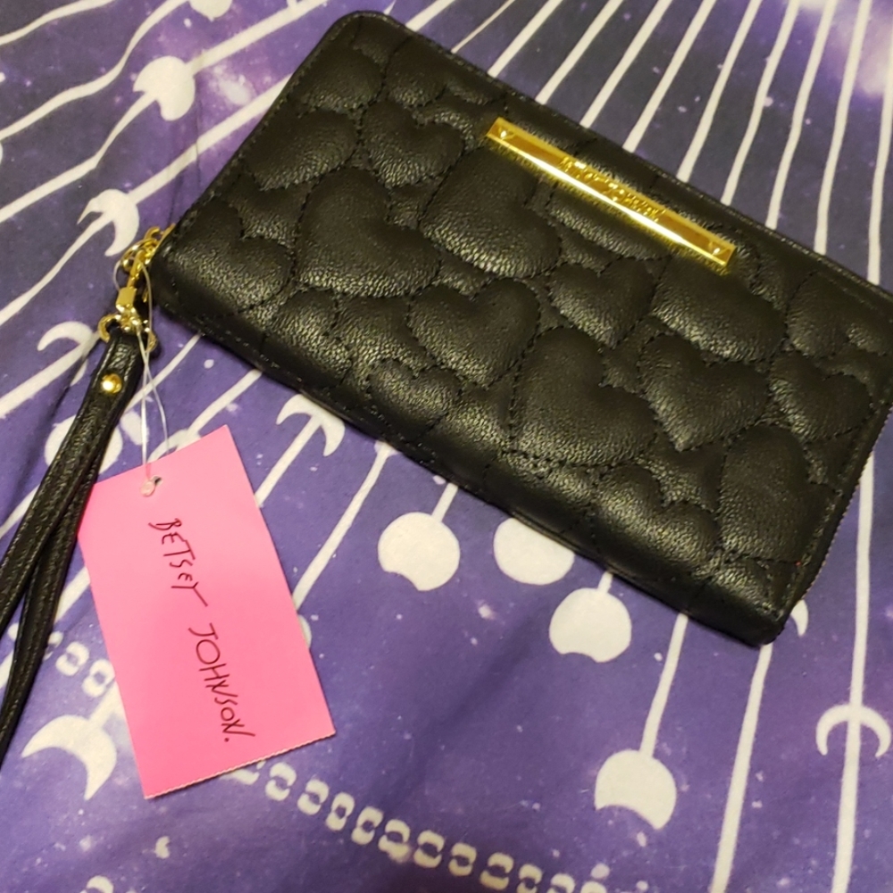 Betsey Johnson Black Heart Stitched Zip Wallet